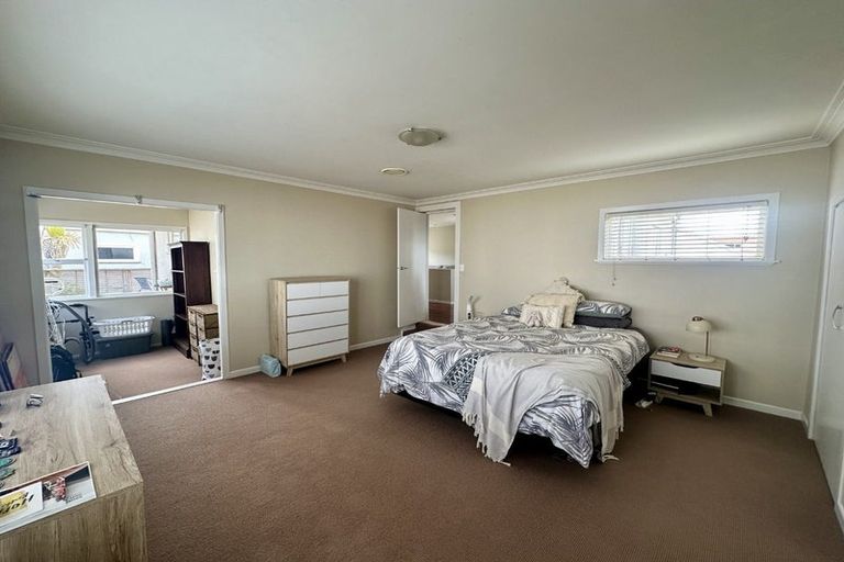Photo of property in 2/26 Dallinghoe Crescent, Milford, Auckland, 0620