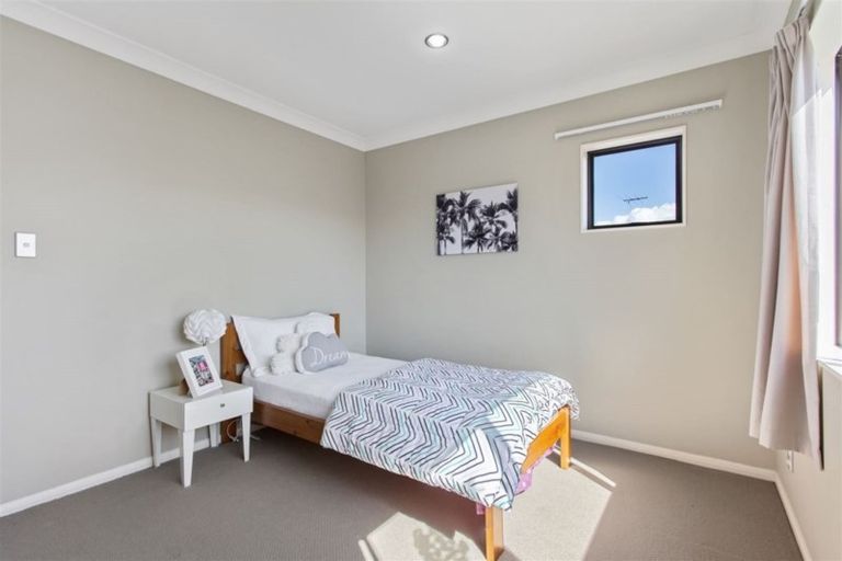 Photo of property in 48 Priestley Drive, Bucklands Beach, Auckland, 2014