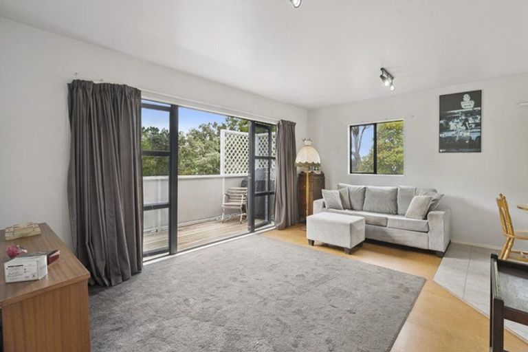 Photo of property in 22 Claverdon Drive, Massey, Auckland, 0614