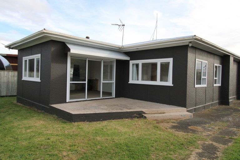 Photo of property in 464 South Road, Omata, New Plymouth, 4374