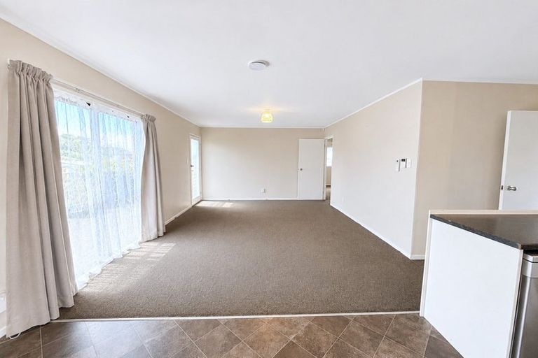 Photo of property in 2/25 Melleray Place, Randwick Park, Auckland, 2105