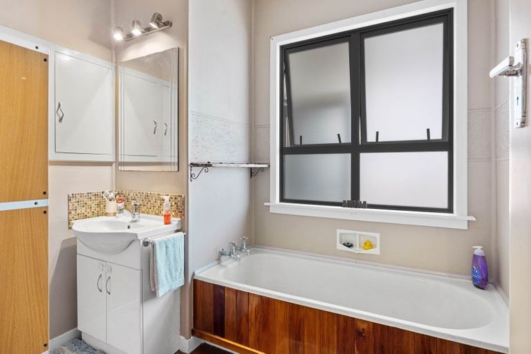 Photo of property in 15 Tasman Street, Opunake, 4616