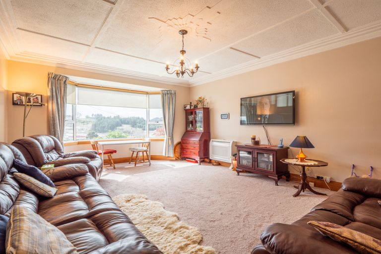 Photo of property in 17 Scotland Terrace, Green Island, Dunedin, 9018