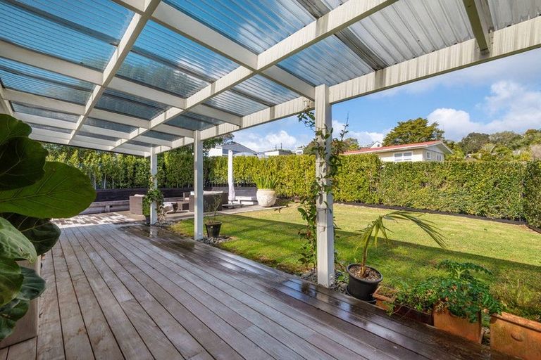 Photo of property in 5 Holiday Road, Stanmore Bay, Whangaparaoa, 0932