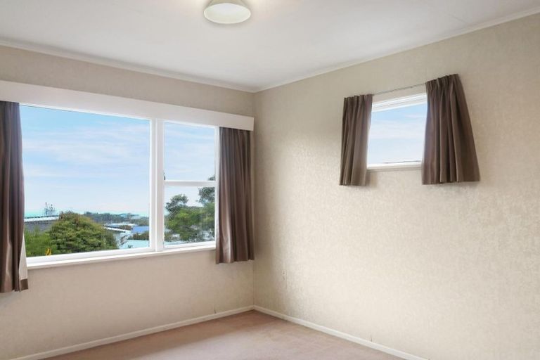 Photo of property in 231 Dowse Drive, Maungaraki, Lower Hutt, 5010