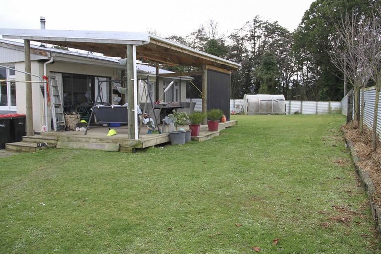 Photo of property in 14 Ferry Road, Tuatapere, 9620