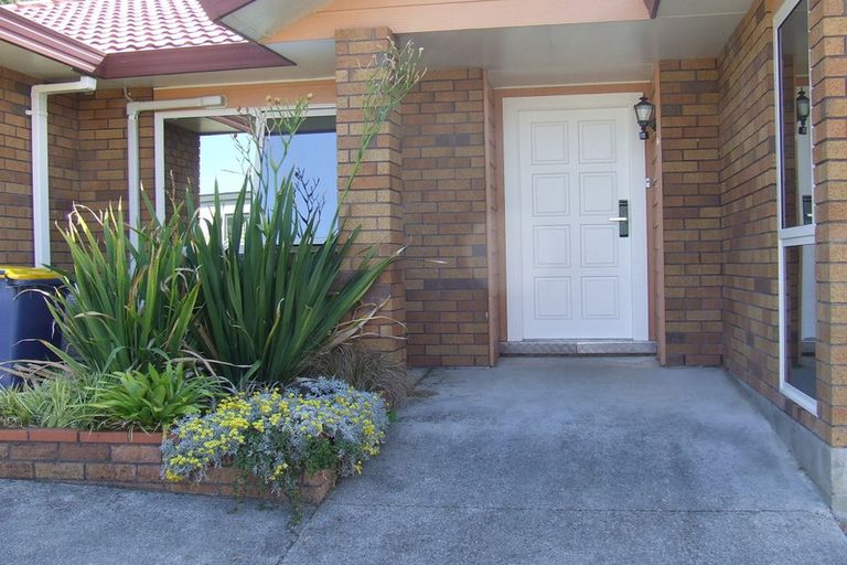 Photo of property in 7 Coupland Court, Glendene, Auckland, 0602