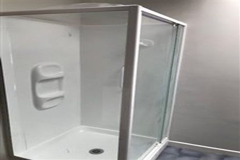 Photo of property in 1/148 Queen Street, Northcote Point, Auckland, 0627