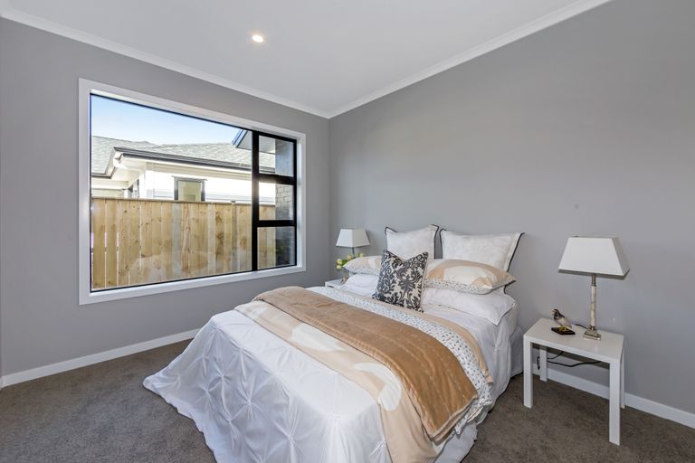 Photo of property in 13 Boocock Crescent, Orewa, 0931