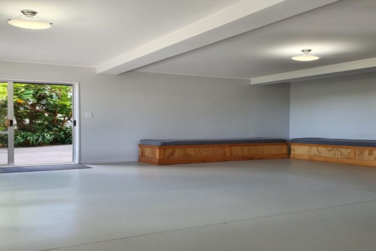 Photo of property in 8 Toporoa View, Ascot Park, Porirua, 5024