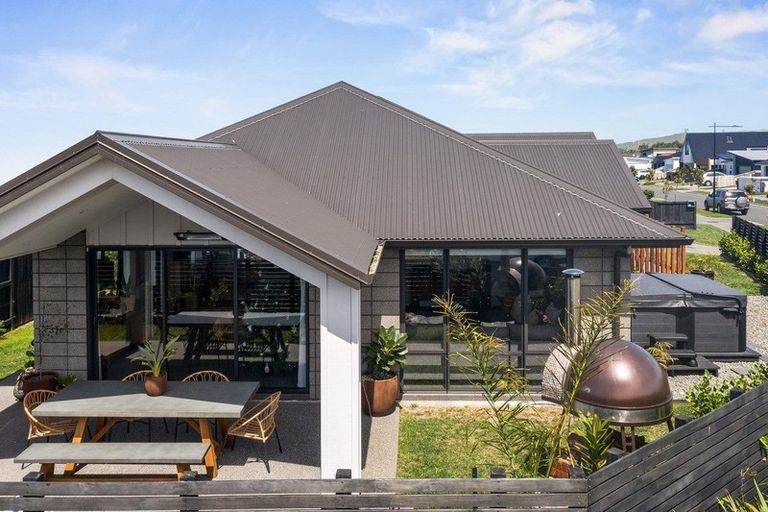 Photo of property in 1 Pimelea Street, Papamoa Beach, Papamoa, 3118