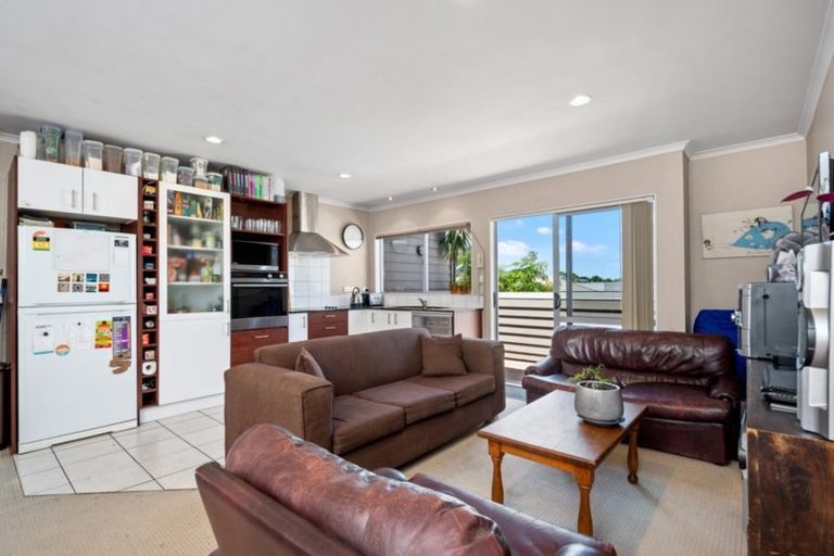 Photo of property in 2/50 May Street, Mount Maunganui, 3116
