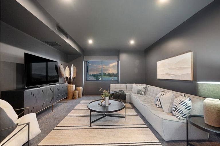 Photo of property in 9 Ridgelea Road, Long Bay, Albany, 0792