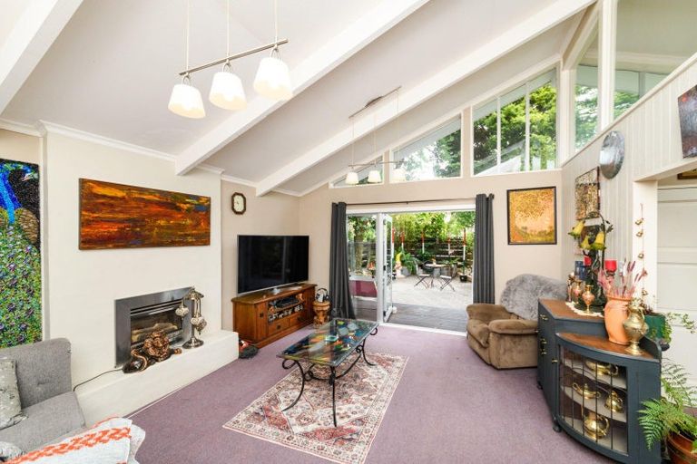 Photo of property in 16 Antrim Place, Hokowhitu, Palmerston North, 4410