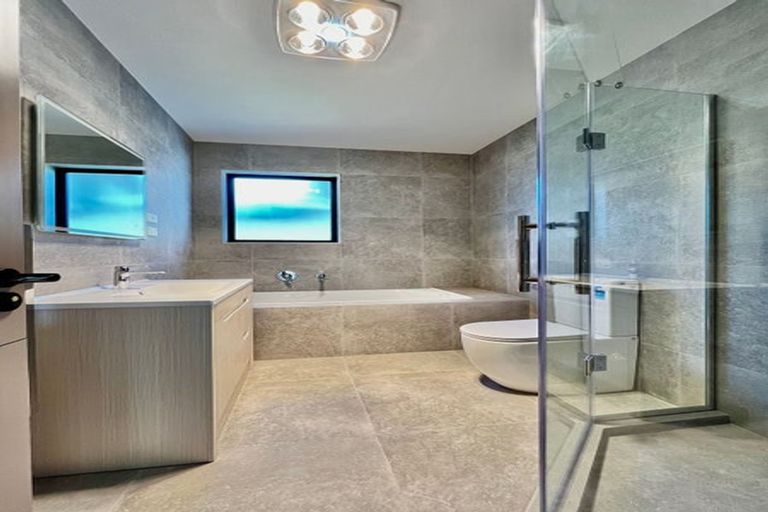 Photo of property in 28 Farrell Road, Pukekohe, 2120