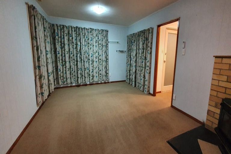 Photo of property in 34 Chislehurst Street, Henderson, Auckland, 0612