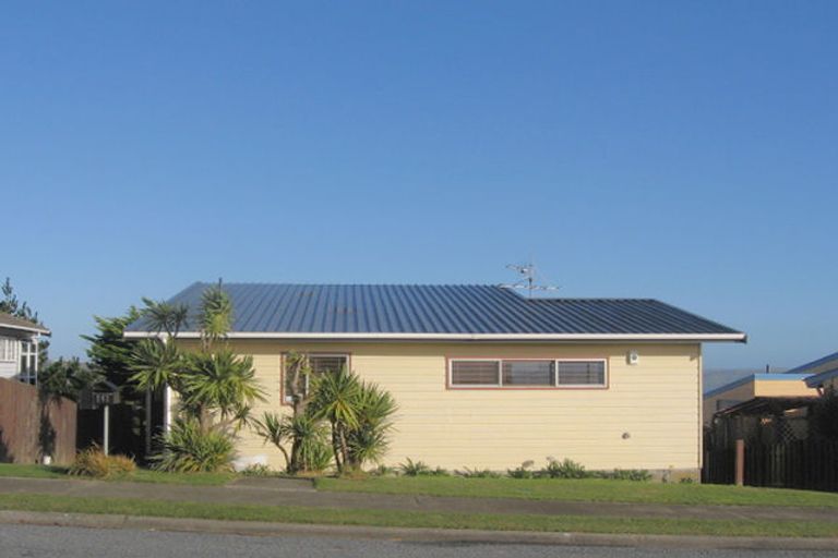 Photo of property in 141 Gloaming Hill, Titahi Bay, Porirua, 5022