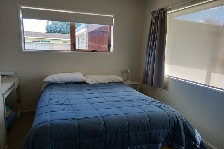 Photo of property in 2/8 Tatua Place, Conifer Grove, Takanini, 2112