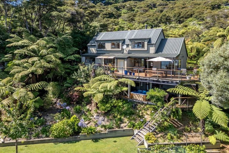 Photo of property in 28 Moetapu Bay Road, Moetapu Bay, Picton, 7282