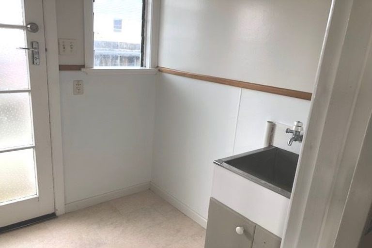 Photo of property in 16 Pomaria Road, Henderson, Auckland, 0610