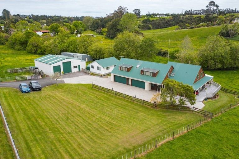 Photo of property in 136 Muriwai Road, Waimauku, 0881