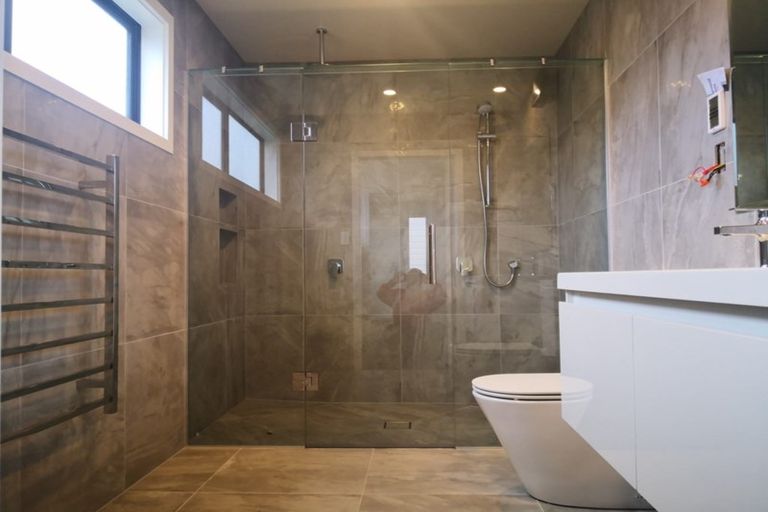 Photo of property in 22c Dallinghoe Crescent, Milford, Auckland, 0620