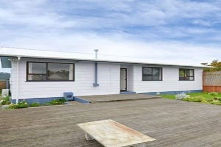 Photo of property in 87 Kingsley Street, Stokes Valley, Lower Hutt, 5019