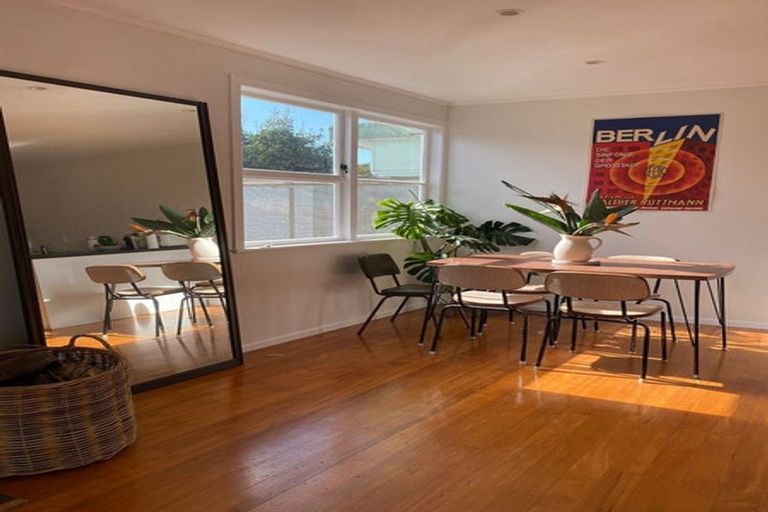 Photo of property in 25 Paragon Avenue, Beach Haven, Auckland, 0626
