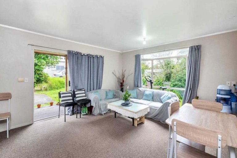 Photo of property in 15 Universal Drive, Henderson, Auckland, 0610