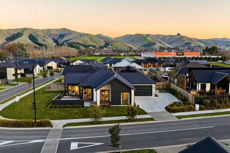 Photo of property in 32 Nikau Drive, Redwoodtown, Blenheim, 7201