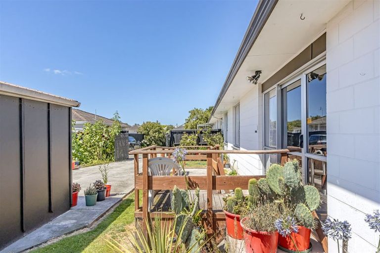 Photo of property in 2/47 Chipping Lane, Redwood, Christchurch, 8051