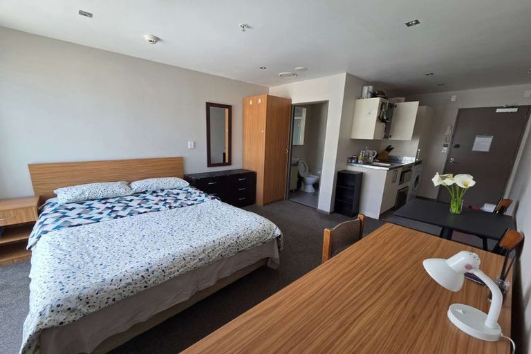 Photo of property in Dual Apartments, 108/142 Vivian Street, Te Aro, Wellington, 6011
