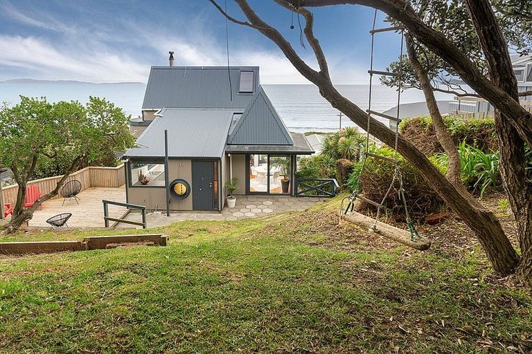 Photo of property in 62 The Parade, Paekakariki, 5034