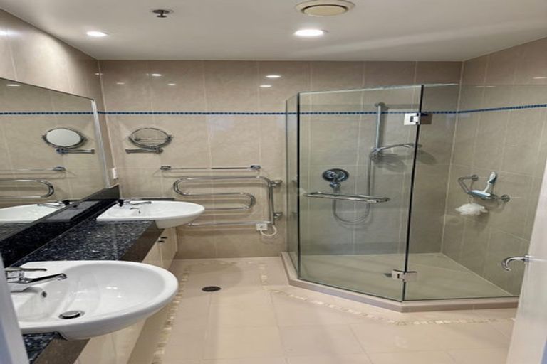 Photo of property in 4a/173 Hurstmere Road, Takapuna, Auckland, 0622