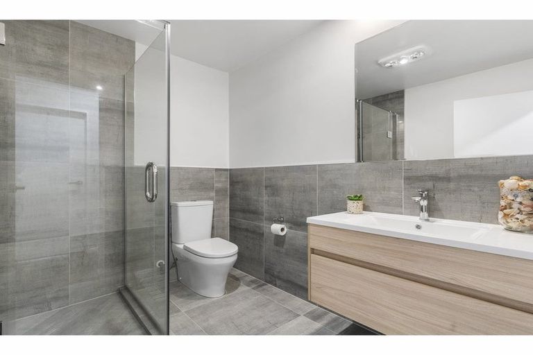 Photo of property in 2 Te Aparangi Road, Papakura, 2110