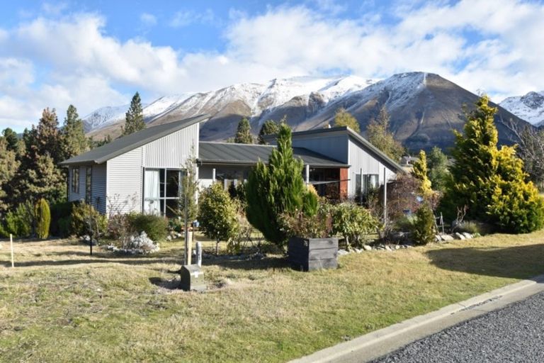 Photo of property in 76 Ohau Drive, Lake Ohau, Twizel, 9412