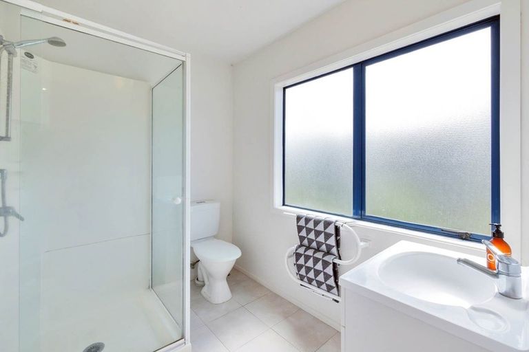 Photo of property in 3/70 Fernhill Way, Oteha, Auckland, 0632