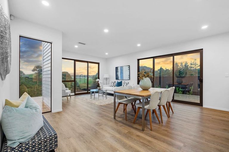 Photo of property in 32 Paparahi Place, Wainui, Silverdale, 0992