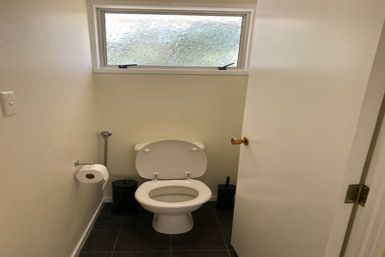 Photo of property in 42 Claverdon Drive, Massey, Auckland, 0614