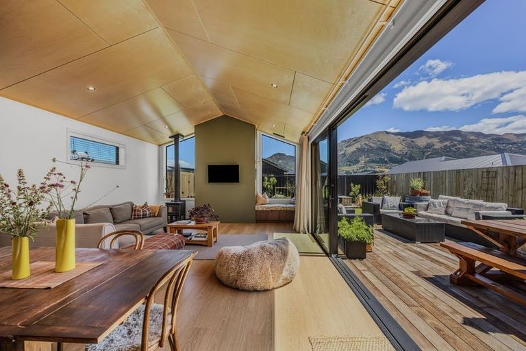 Photo of property in 16 Guthrie Street, Lake Hawea, 9382