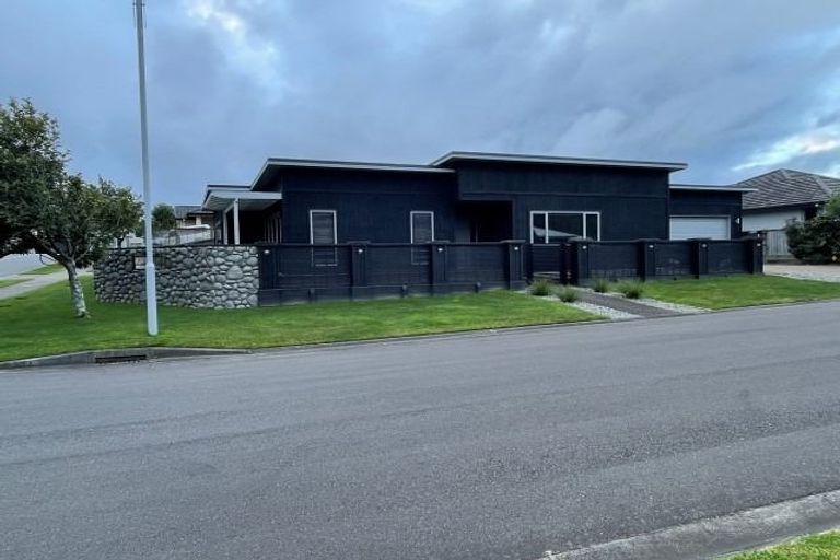 Photo of property in 1 Fender Close, Pyes Pa, Tauranga, 3112