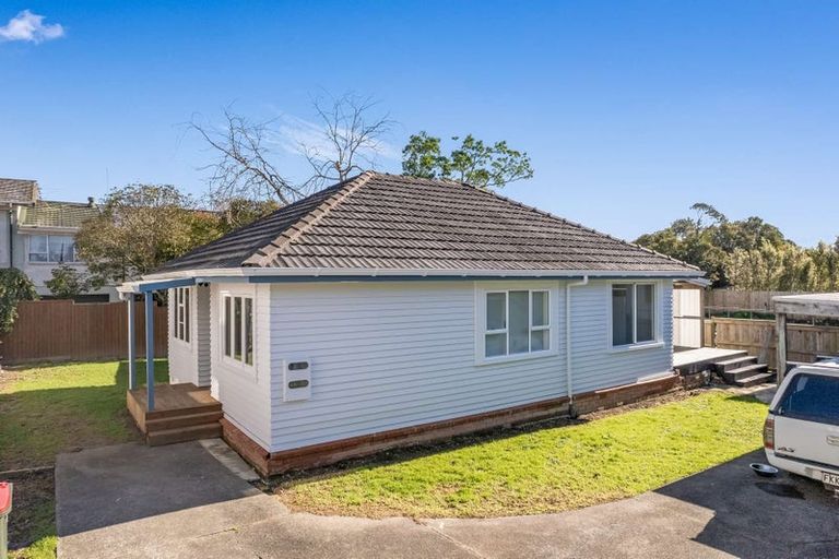 Photo of property in 1/110 Lynwood Road, New Lynn, Auckland, 0600