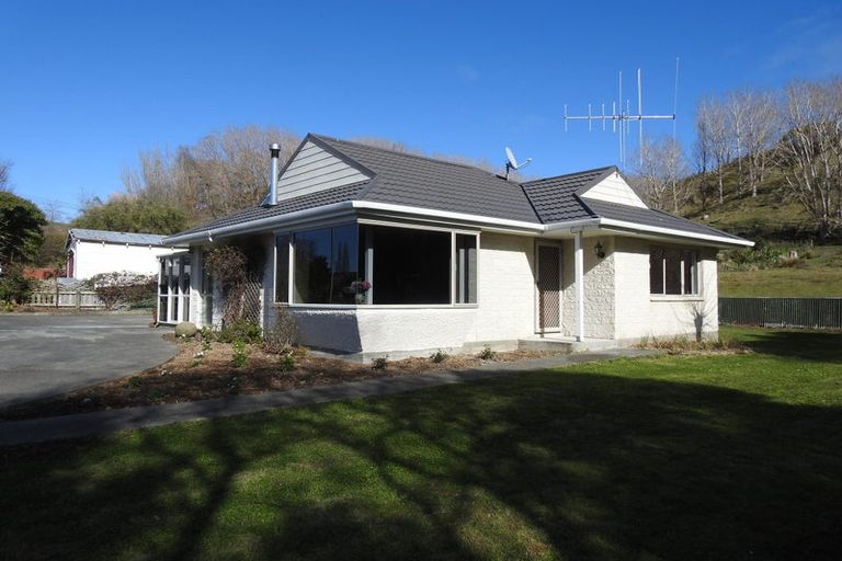 Photo of property in 1 Ongo Road, Hunterville, 4730