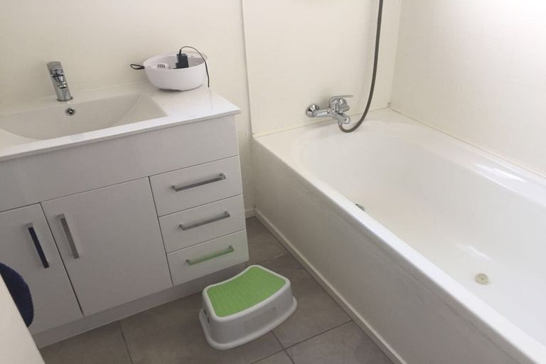 Photo of property in 2/195 Abbotts Way, Remuera, Auckland, 1050