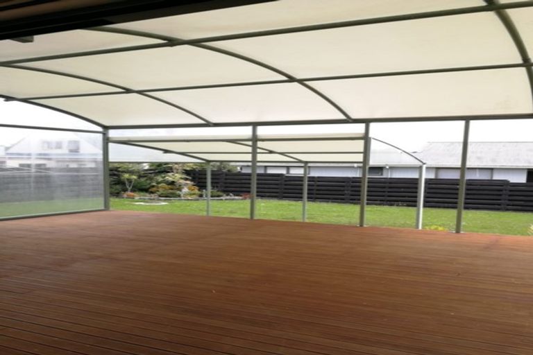 Photo of property in 12 Bamboo Grove, Kelston, Auckland, 0602