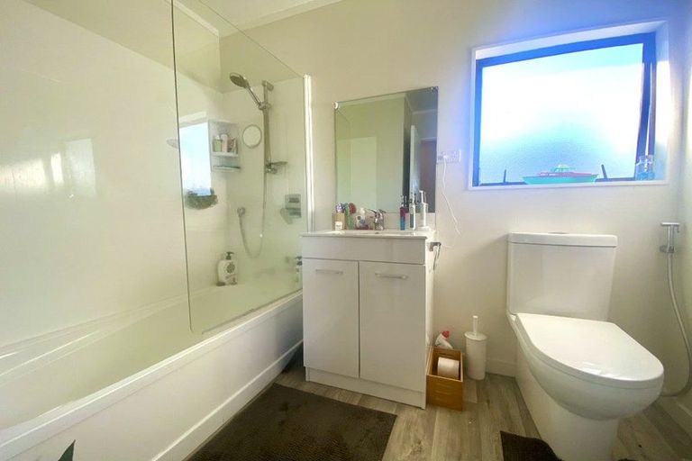 Photo of property in 8 Gaff Place, Whitby, Porirua, 5024