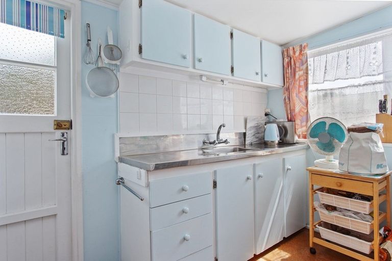 Photo of property in 14 Chamberlain Avenue, Amberley, 7481