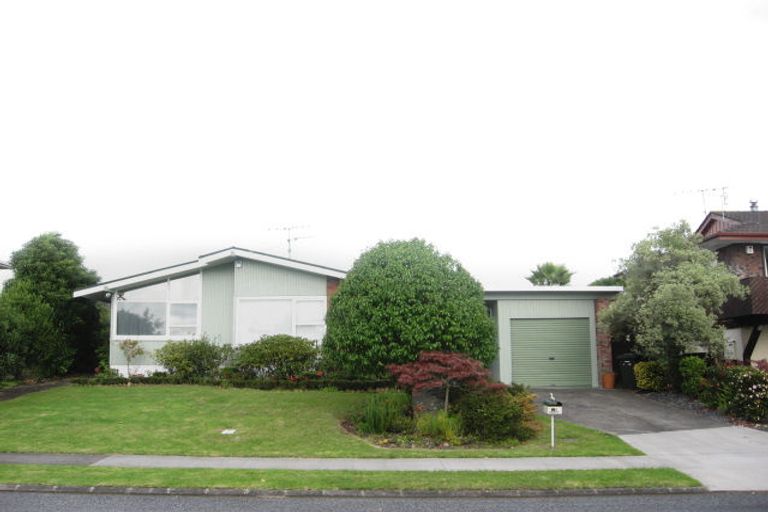 Photo of property in 15 Tupaki Place, Pakuranga Heights, Auckland, 2010