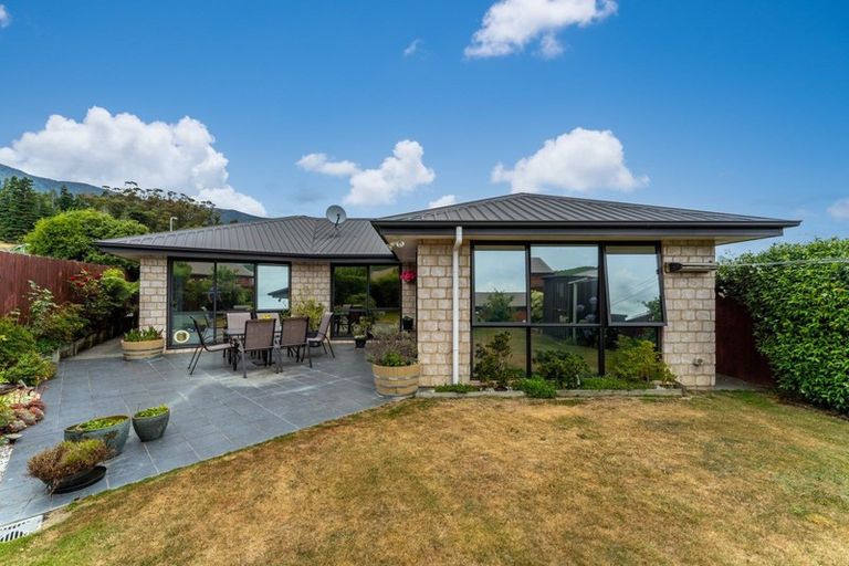 Photo of property in 19 Admiralty Place, Waikawa, Picton, 7220
