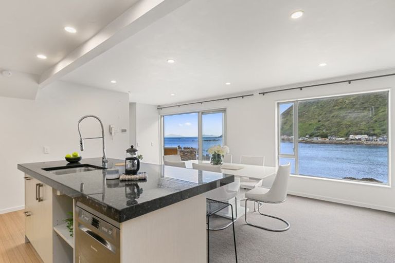 Photo of property in 8 Owhiro Bay Parade, Island Bay, Wellington, 6023